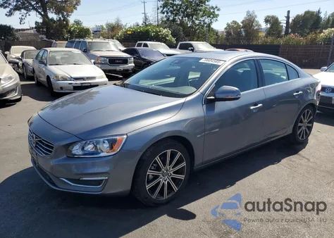 2017 Volvo S60 Premier z USA, uszkodzony, nr VIN LYV402HK7HB144761